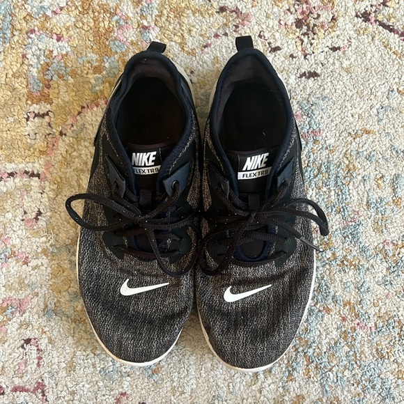Nike Women’s Flex Trainer 9 - Picture 2 of 6